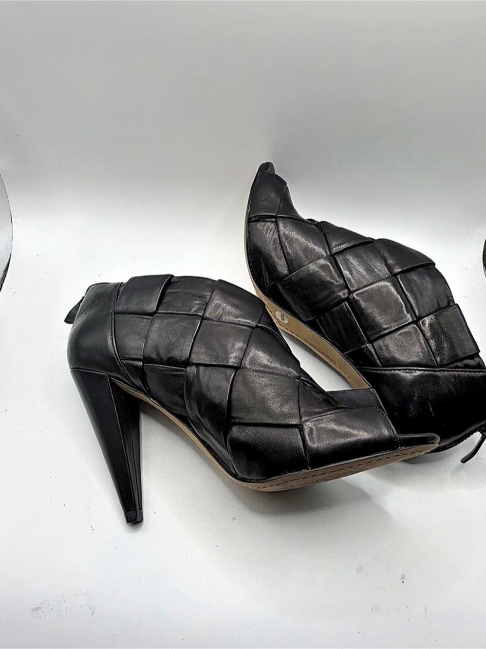 Vince Camuto Amana Black Basketweave Leather Peep Toe Booties Heels Size 6.5